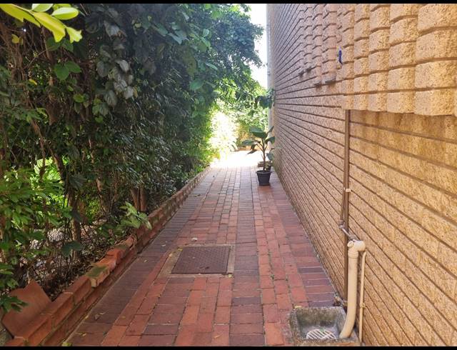5 BEDROOM TOWNHOUSE FOR SALE IN GLENWOOD